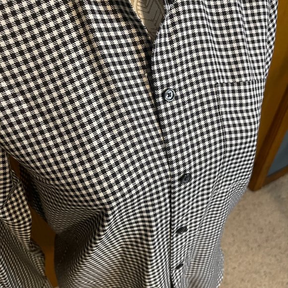 Orvis women’s checkered button down top in size small. - Picture 7 of 8